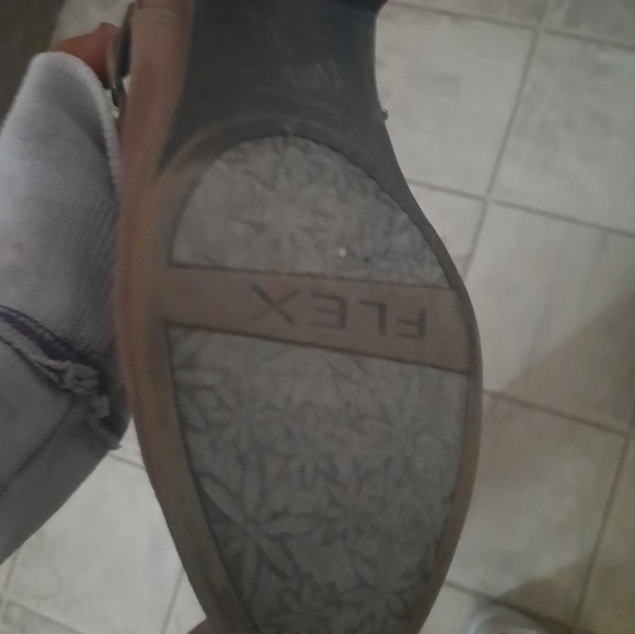 Boots - Picture 3 of 5